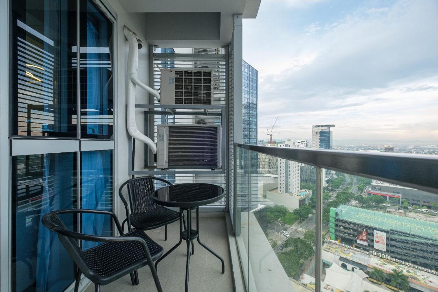 Uptown Parksuites Apartments Tower 2 Bgc By Ph Staycation Manila Dış mekan fotoğraf
